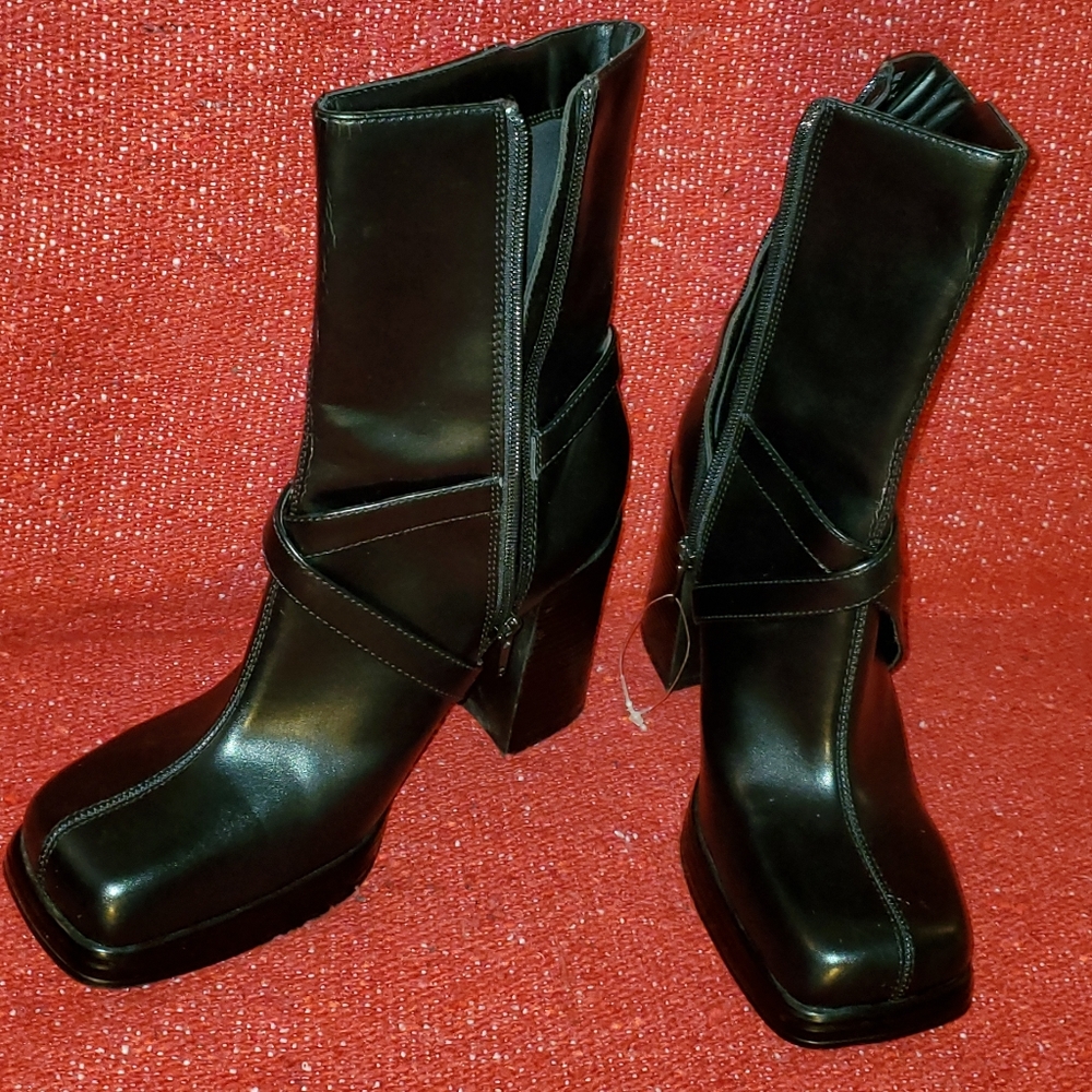 Vintage 90's Square Toed Chunky Heel Platform Boot